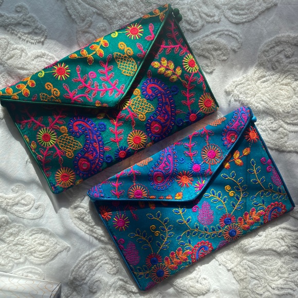 Hand Embroidered clutch blue and green - Picture 1 of 6